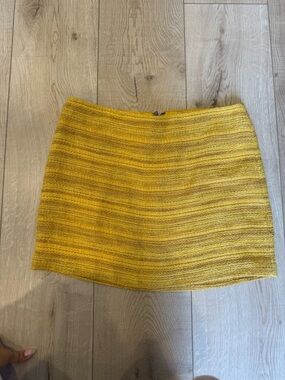💛 Alice + Olivia Yellow Striped Textured Mini Skirt
